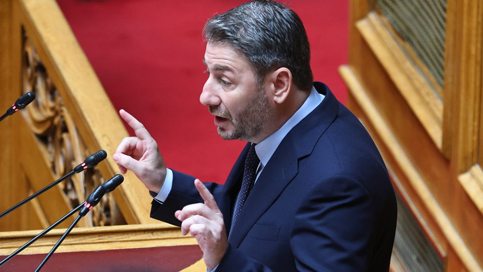 Το ΠΑΣΟΚ στον... κουρέα